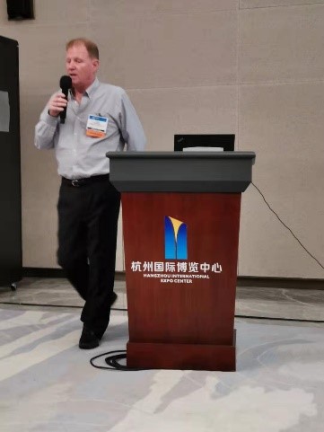 John Mcbride教授做特邀報告.jpg